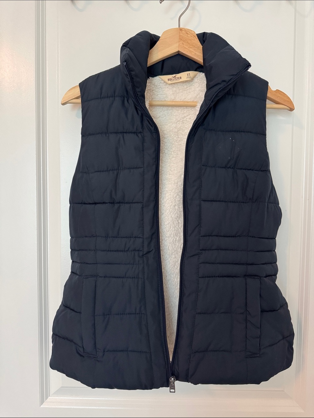Hollister Navy Blue Quilted Puffer Vest with Cream Sherpa XS